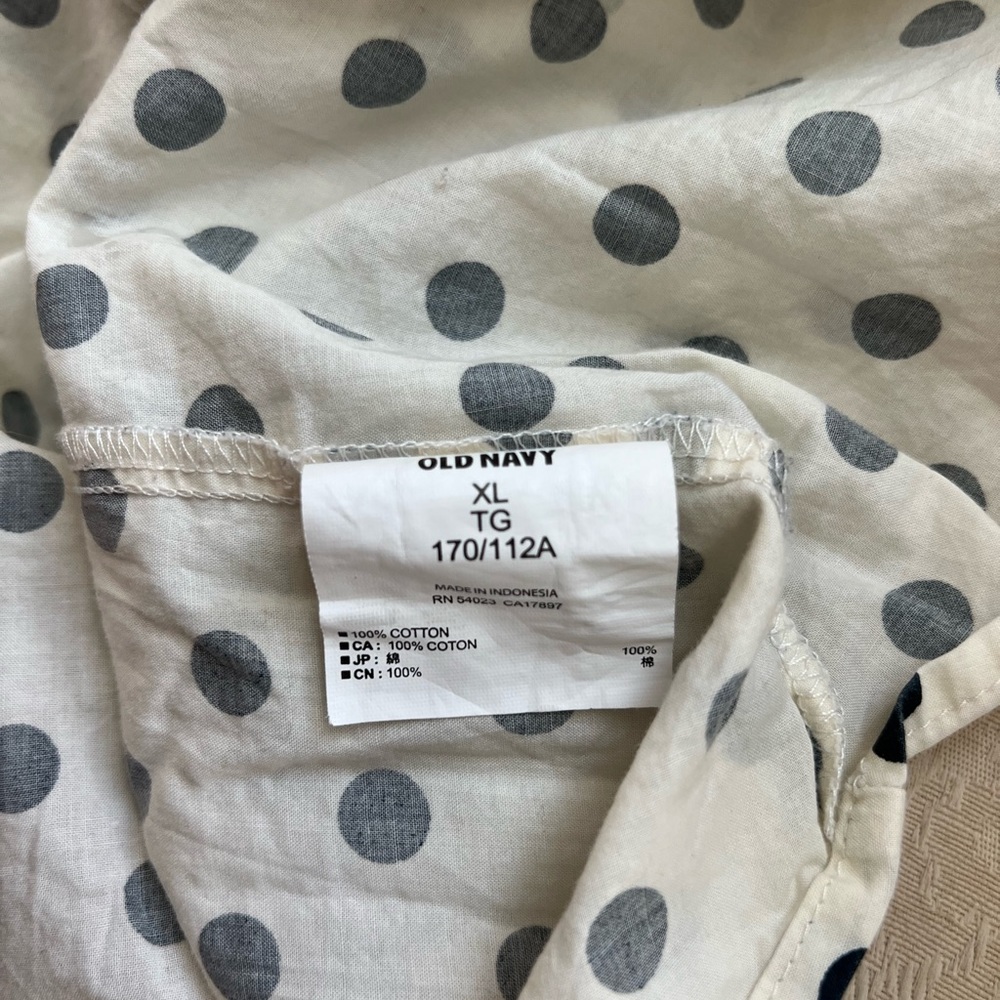 Old Navy button down shirt with collar. 100%cotton XL - Picture 6 of 8